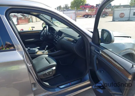 2016 BMW X3 xDrive28D z USA, uszkodzony, nr VIN 5UXWY3C59G0F84020